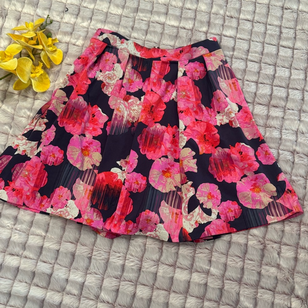 Cynthia Rowley- Fit and flare floral skirt- pockets-Size Small